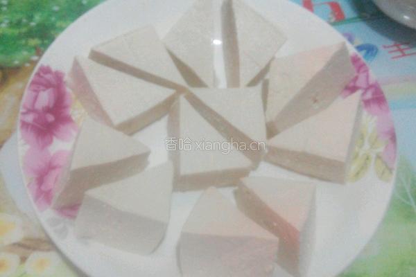 炸三角豆腐的做法图解2