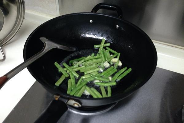 蚝油茄子烧豆角的做法图解4
