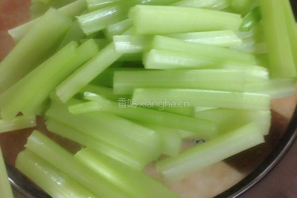 芹菜炒豆干的做法图解2