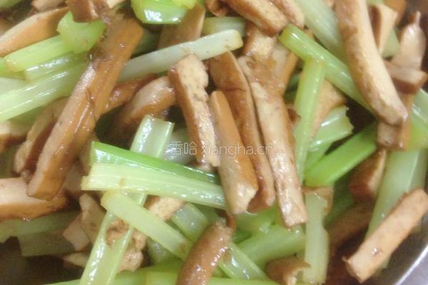 芹菜炒豆干的做法图解5