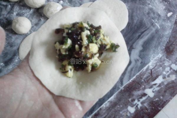 木耳韭菜鸡蛋包子的做法图解26