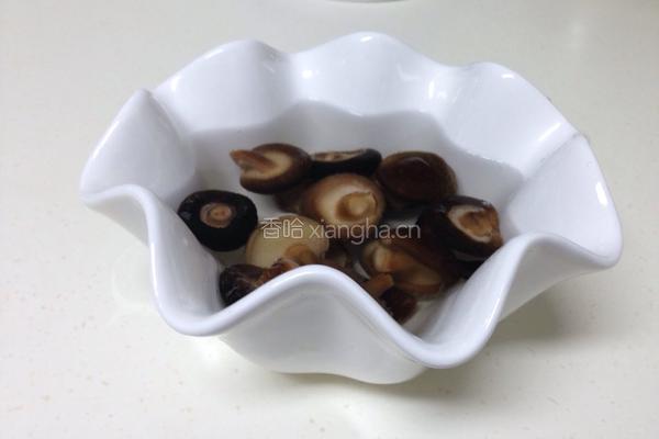 蚝油双菇的做法图解1