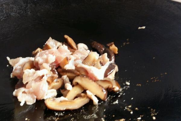 西兰花香菇炒瘦肉的做法图解8