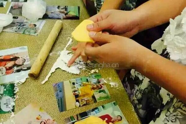 彩色饺子的做法图解3