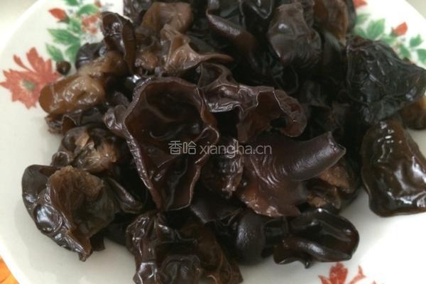 木耳炒鸡蛋的做法图解2