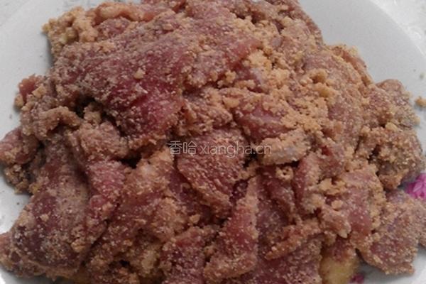 土豆粉蒸肉的做法图解2