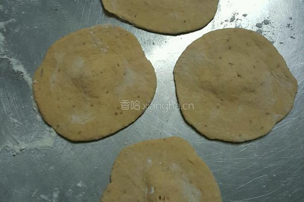 胡萝卜葱香包的做法图解11