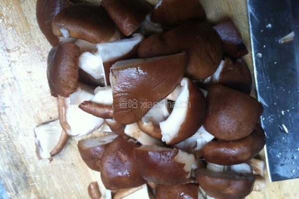 冬菇竹丝鸡汤的做法图解1