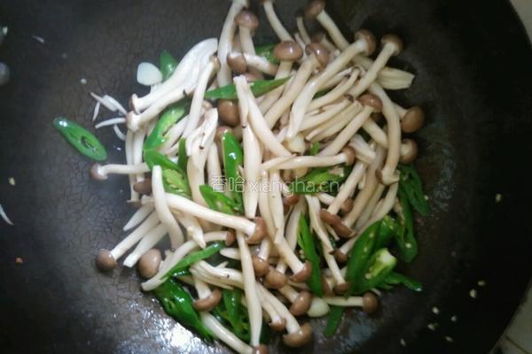 川味腊肠炒菇的做法图解3