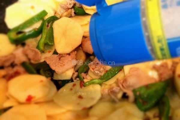 土豆片炒豆瓣肉丁的做法图解8