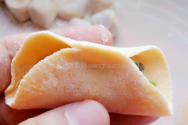 胡萝卜皮猪肉芹菜水饺的做法图解4