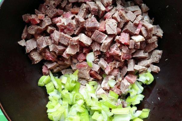 培根蛋炒饭的做法图解1