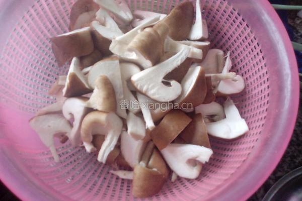 冬菇炒油菜的做法图解2