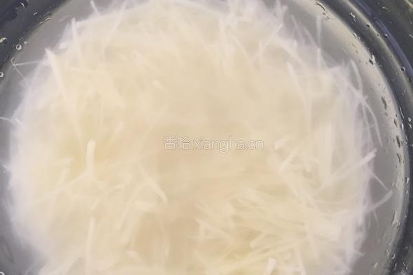 虾仁土豆丝的做法图解2