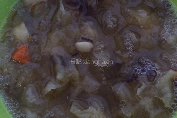 冰糖银耳莲子羹