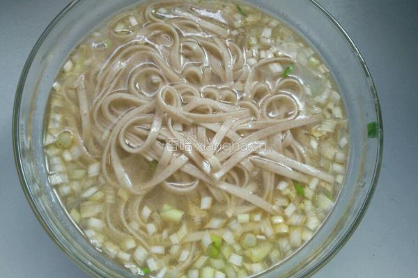 简便葱花面的做法图解3