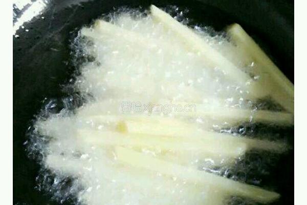 炸薯条的做法图解3
