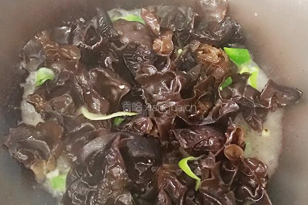 木耳黄瓜炒鸡蛋的做法图解4