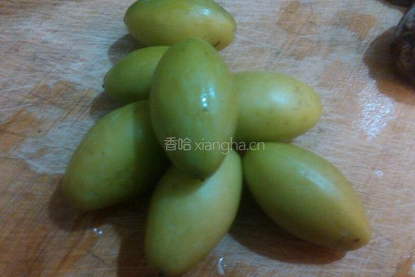 鲜橄榄炖鲍鱼的做法图解1