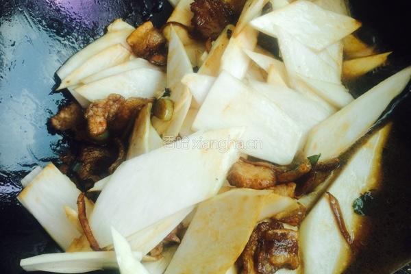 茭白炒肉的做法图解4