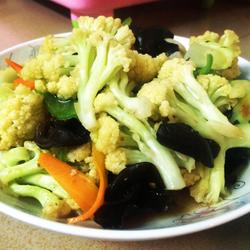 木耳炒花菜的做法[图]