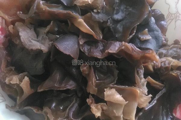 腐竹炒木耳的做法图解3