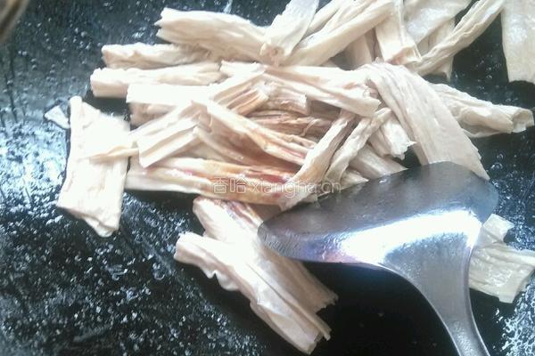 腐竹炒木耳的做法图解6