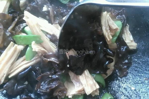腐竹炒木耳的做法图解12