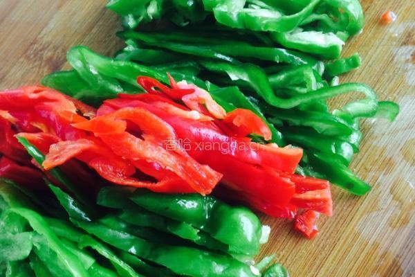 双椒脆豆腐的做法图解2
