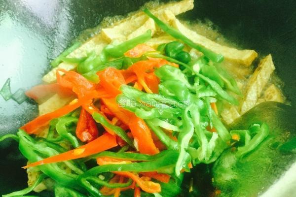 双椒脆豆腐的做法图解4