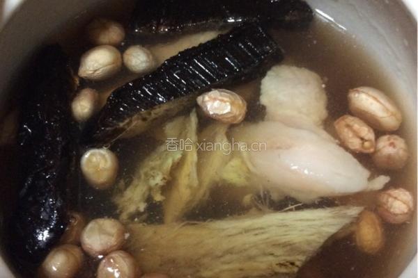 花生排骨瓦罐汤的做法图解4