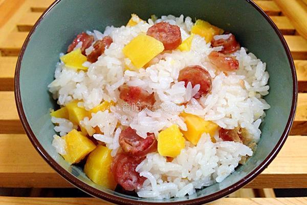 红薯香肠焖饭