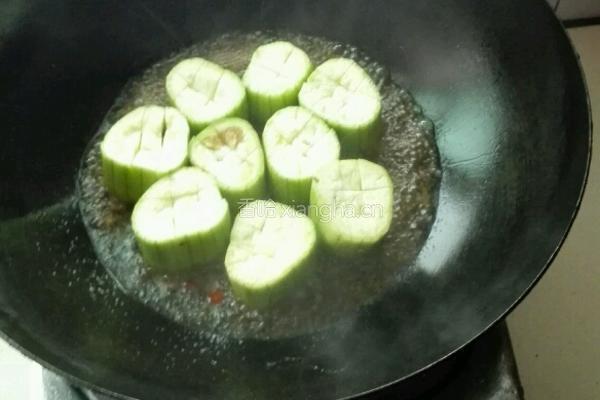 肉末丝瓜的做法图解2