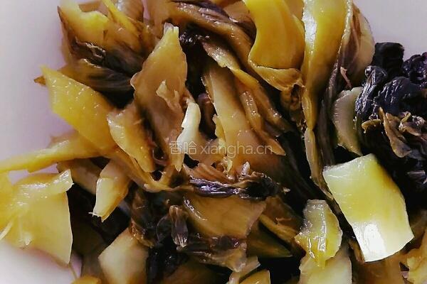 酸菜鲶鱼的做法图解2