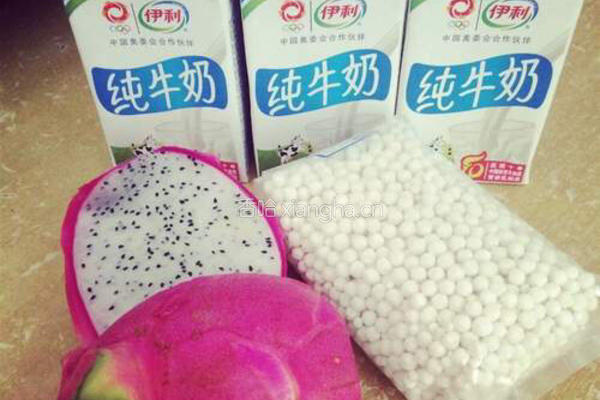 火龙果牛奶西米露的做法图解1