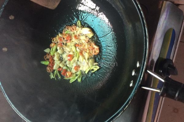 鸡腿炒土豆的做法图解2