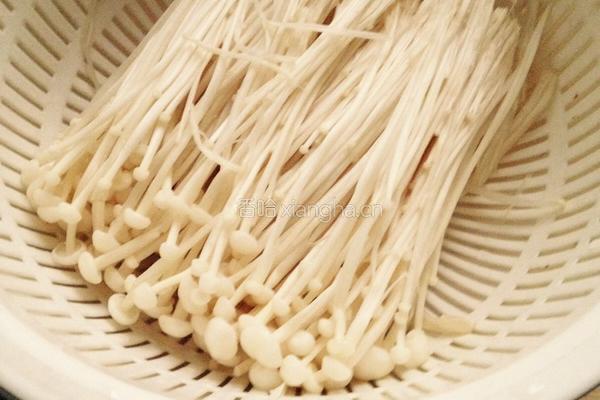 凉拌金针菇的做法图解1
