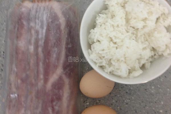 培根蛋炒饭的做法图解1
