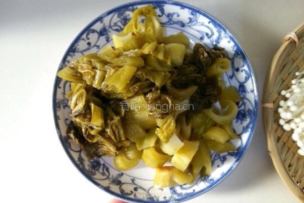 酸菜肥牛的做法图解1