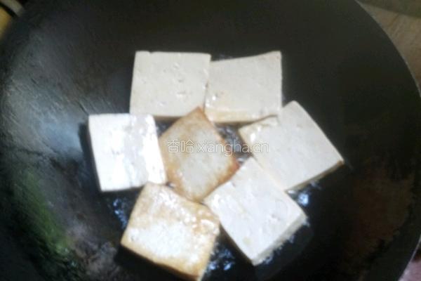 鲢鱼烧豆腐的做法图解2
