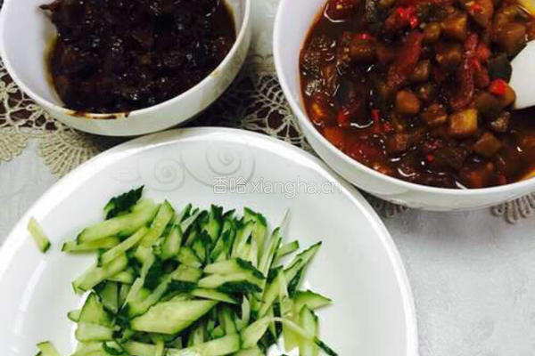香菇丁茄丁拌面的做法图解3