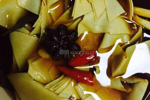 香菇丁茄丁拌面的做法图解4