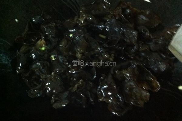 木耳炒鸡蛋的做法图解3