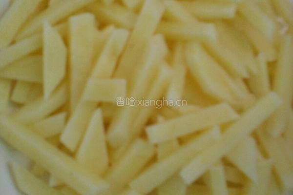 香菇焖土豆的做法图解1