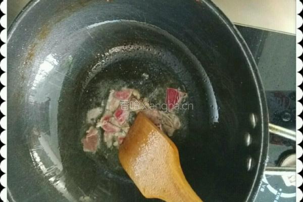 牛肉炒油豆付的做法图解3