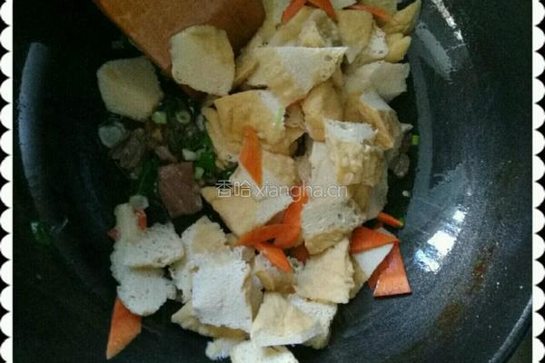 牛肉炒油豆付的做法图解5