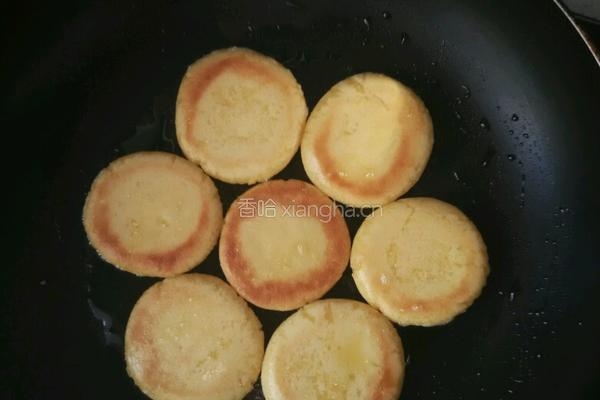 香煎玉米饼的做法图解3