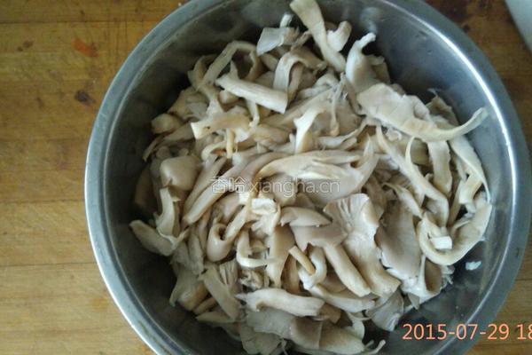 干炸蘑菇的做法图解2