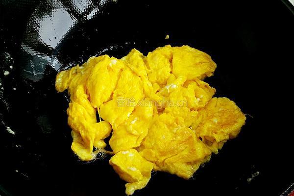 木耳鸡蛋炒肉的做法图解2