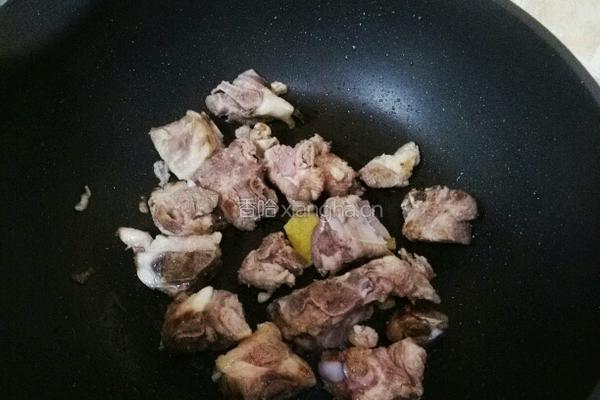 烧排骨的做法图解1